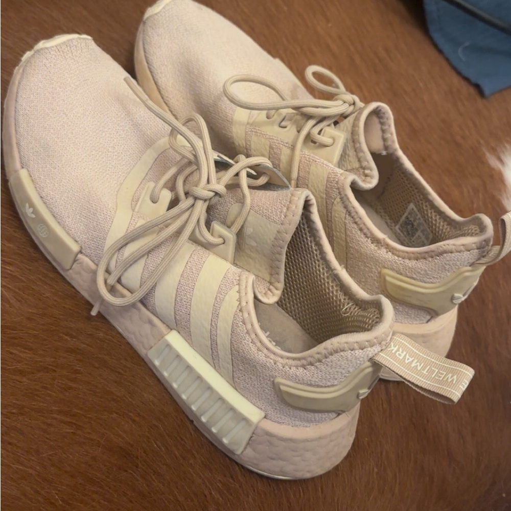 Adidas Women’s Cream Sneakers